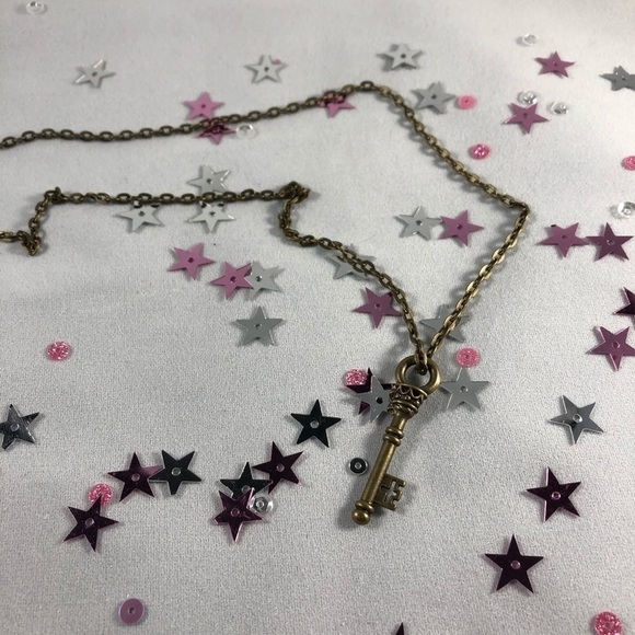 Garage | Key Necklace - Picture 1 of 5
